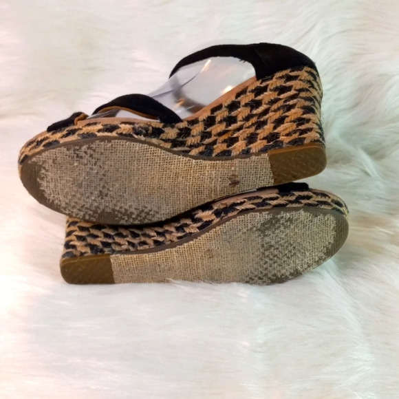 TOMS Woman's Canvas Chevron-Wedge Sandal B/W Sz 7.5 - Picture 7 of 12